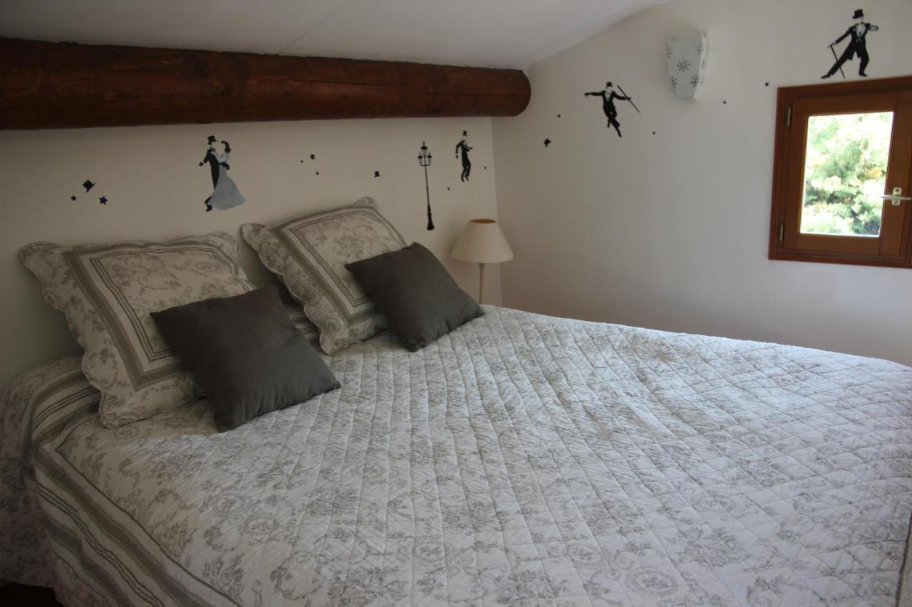 Bed and Breakfast ENTRE AVIGNON et PONT DU GARD Rochefort-du-Gard Exterior foto