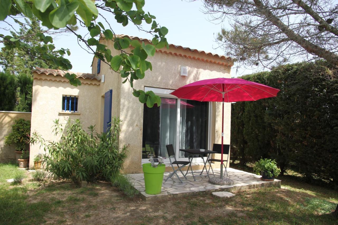 Bed and Breakfast ENTRE AVIGNON et PONT DU GARD Rochefort-du-Gard Exterior foto