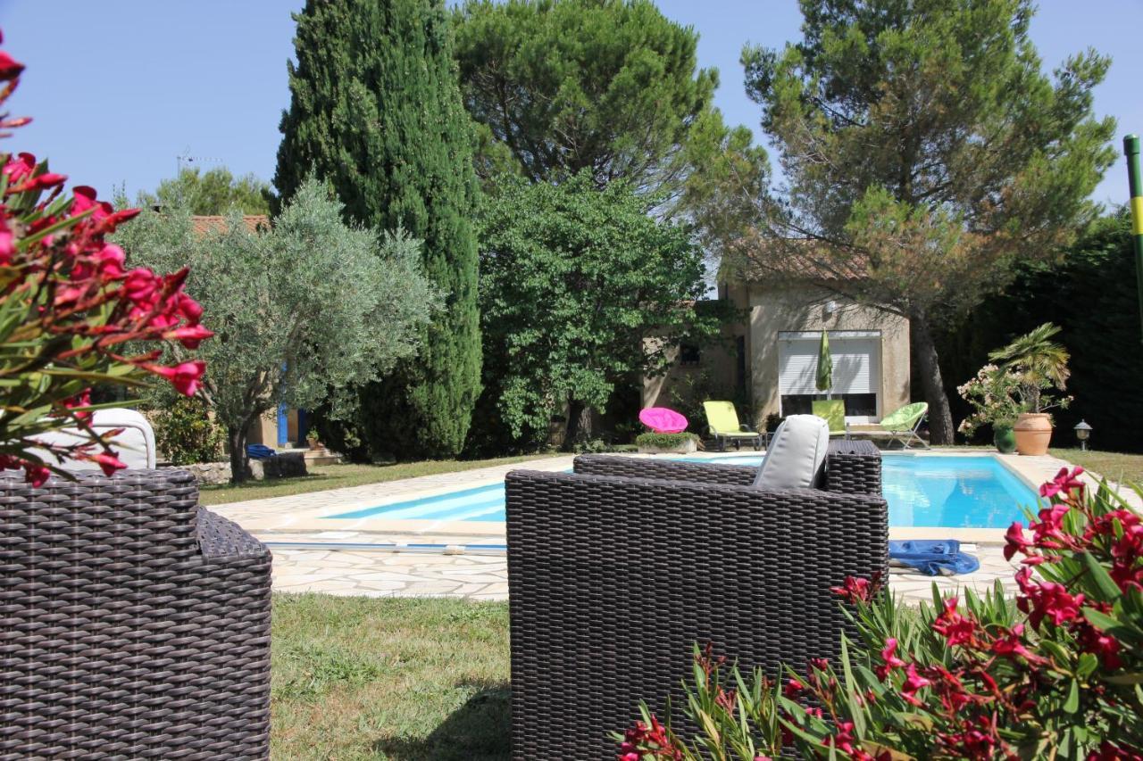 Bed and Breakfast ENTRE AVIGNON et PONT DU GARD Rochefort-du-Gard Exterior foto