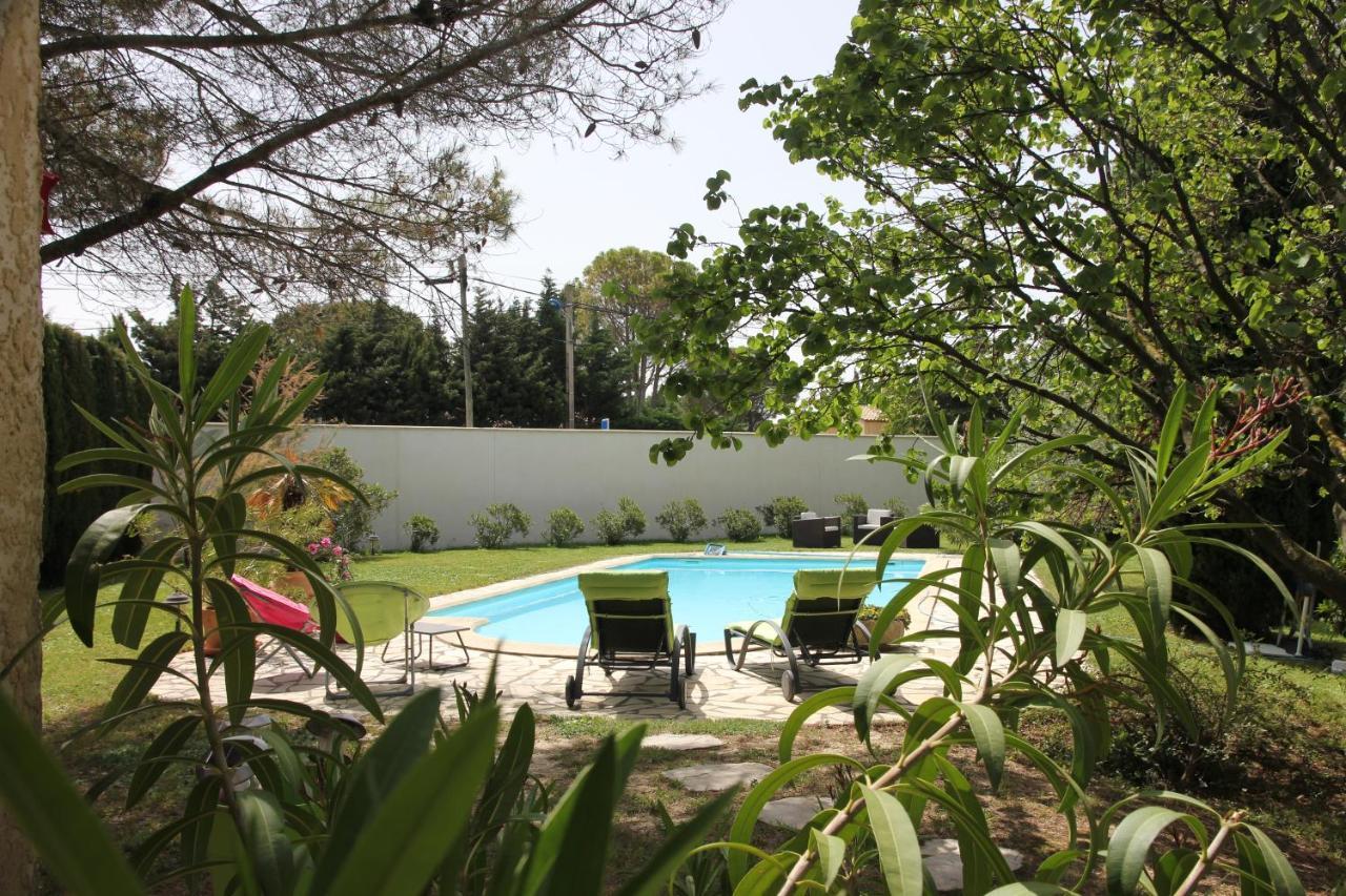 Bed and Breakfast ENTRE AVIGNON et PONT DU GARD Rochefort-du-Gard Exterior foto