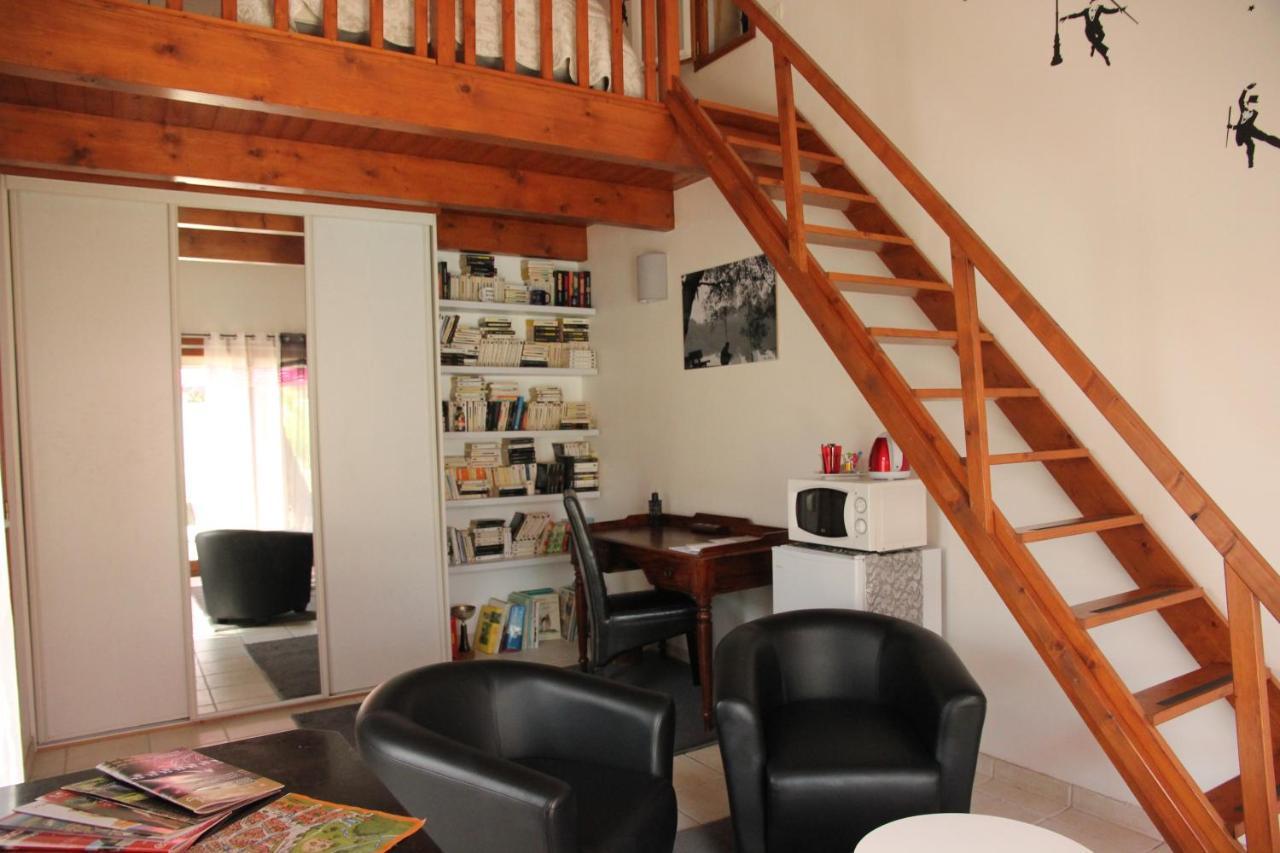 Bed and Breakfast ENTRE AVIGNON et PONT DU GARD Rochefort-du-Gard Exterior foto