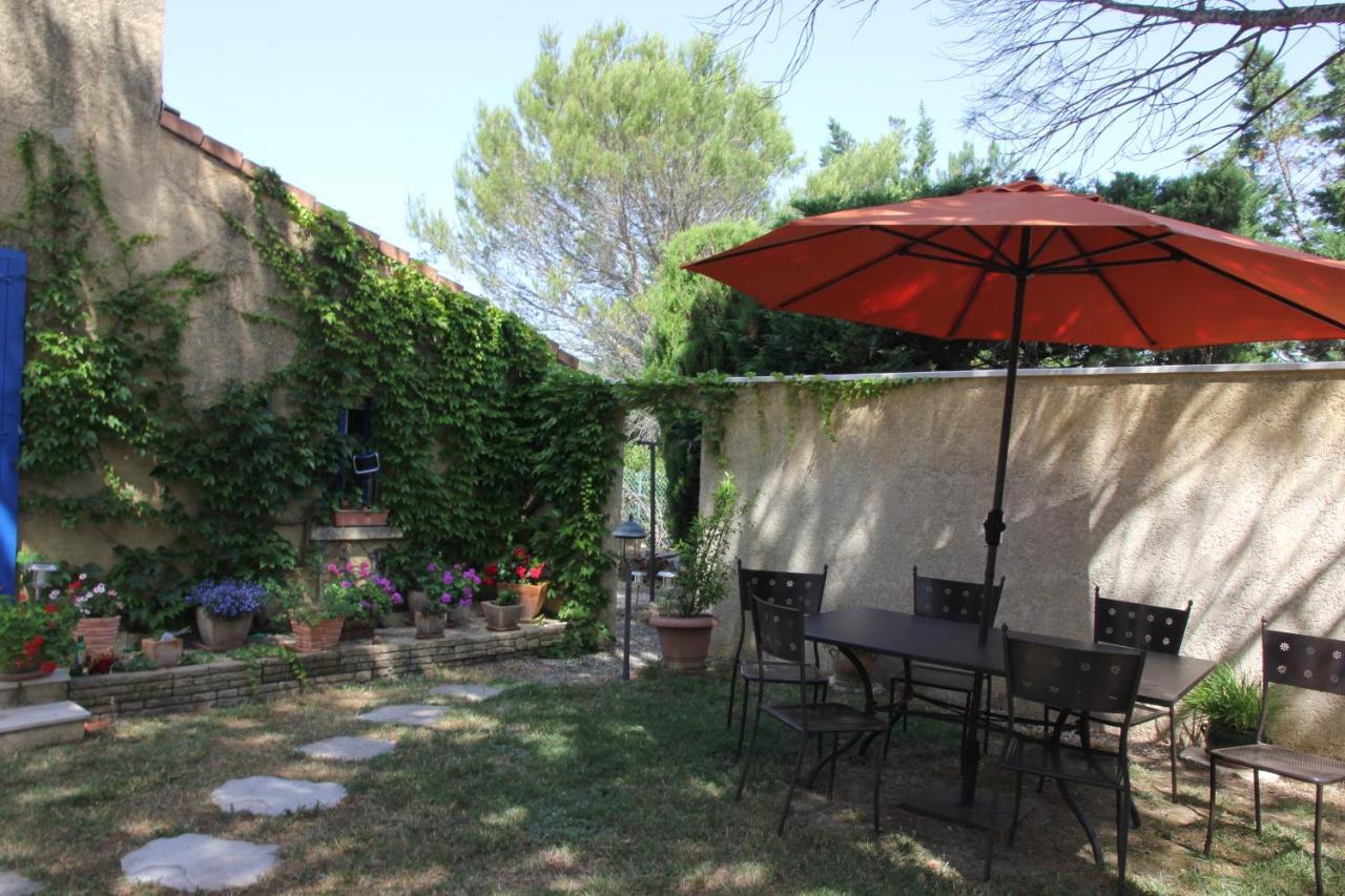 Bed and Breakfast ENTRE AVIGNON et PONT DU GARD Rochefort-du-Gard Zimmer foto